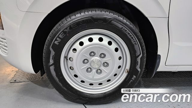 Hyundai Staria 2025 — photo 5