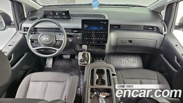 Hyundai Staria 2025 — photo 10