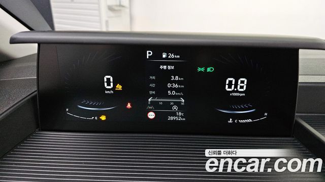 Hyundai Staria 2025 — photo 11