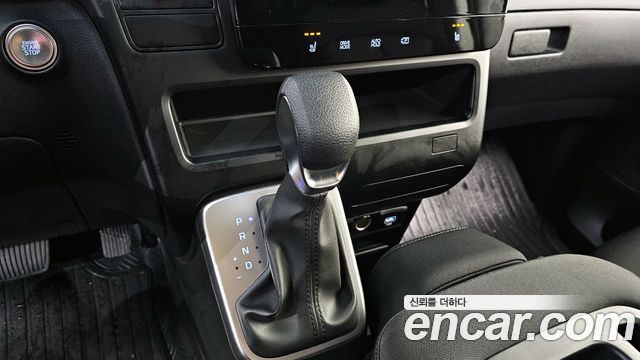 Hyundai Staria 2025 — photo 12