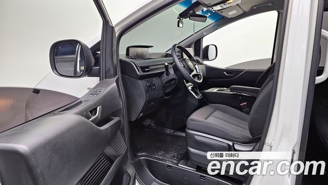 Hyundai Staria 2025 — photo 13