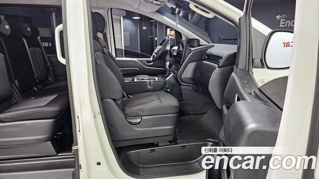 Hyundai Staria 2025 — photo 17
