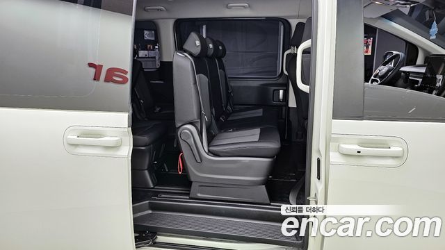 Hyundai Staria 2025 — photo 18