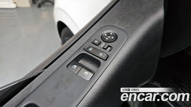 Hyundai Staria 2025 — photo 23