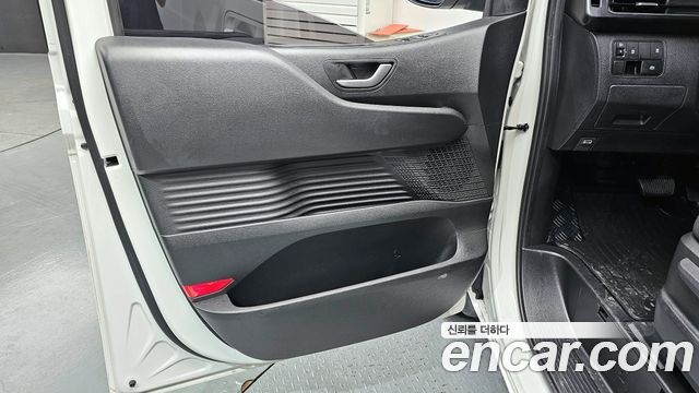 Hyundai Staria 2025 — photo 14