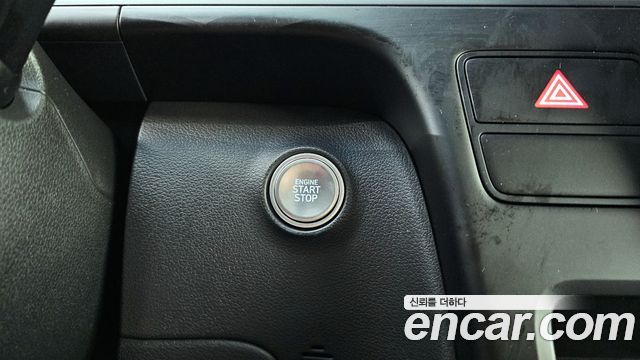 Hyundai Staria 2025 — photo 30