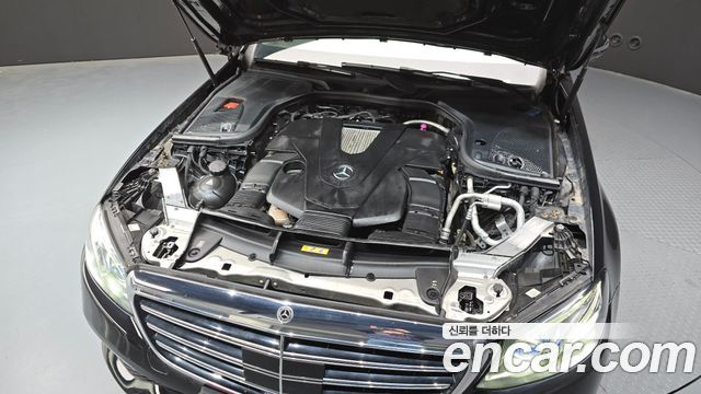Mercedes-Benz E-Class 2020 — photo 6