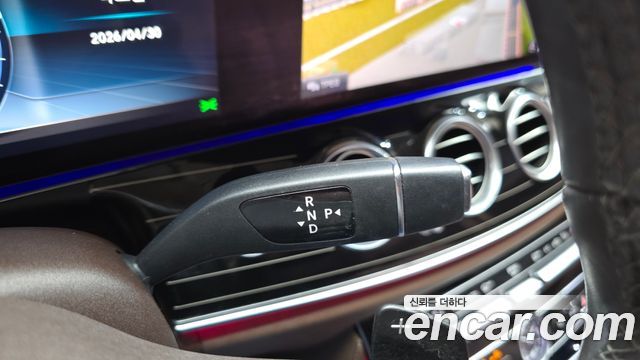 Mercedes-Benz E-Class 2020 — photo 12
