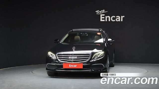 Mercedes-Benz E-Class 2020 — photo 13
