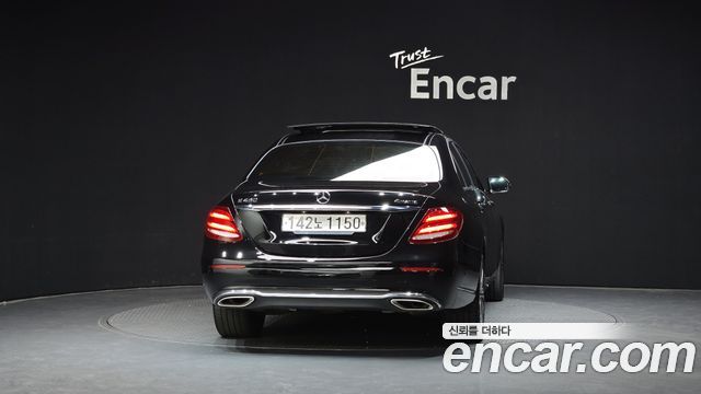Mercedes-Benz E-Class 2020 — photo 17