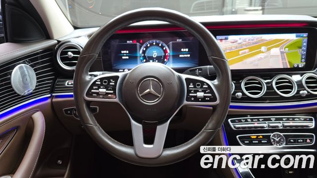Mercedes-Benz E-Class 2020 — photo 19