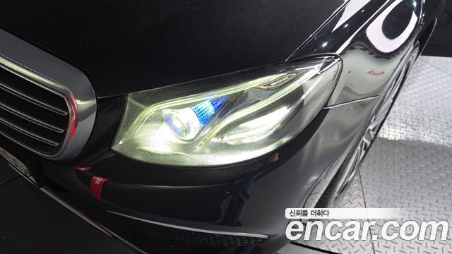 Mercedes-Benz E-Class 2020 — photo 8