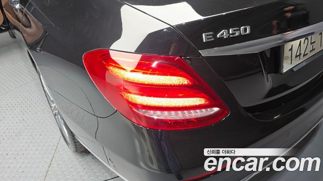 Mercedes-Benz E-Class 2020 — photo 9