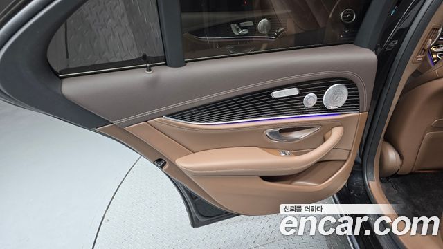 Mercedes-Benz E-Class 2020 — photo 15
