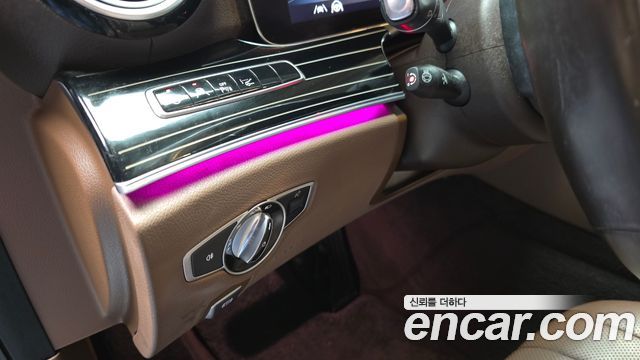 Mercedes-Benz E-Class 2020 — photo 16