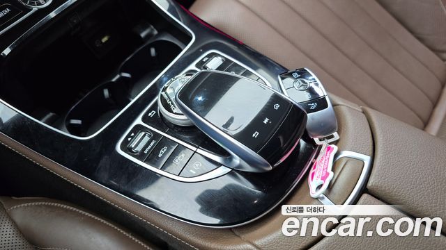 Mercedes-Benz E-Class 2020 — photo 28