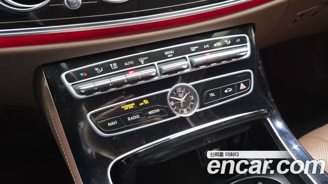 Mercedes-Benz E-Class 2020 — photo 29