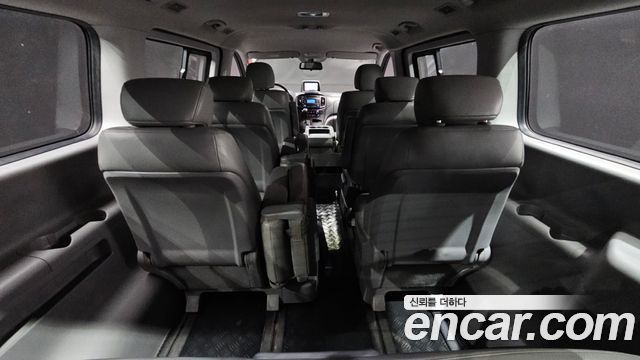 Hyundai Starex 2019 — photo 16