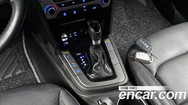 Hyundai AVANTE 2016 — photo 12