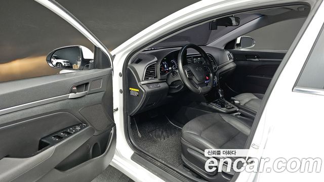 Hyundai AVANTE 2016 — photo 13