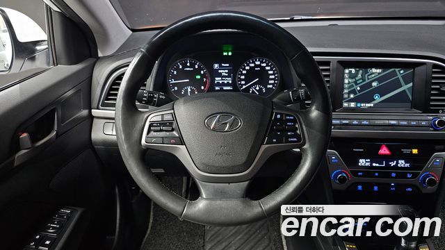 Hyundai AVANTE 2016 — photo 18