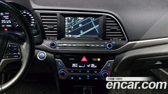 Hyundai AVANTE 2016 — photo 21