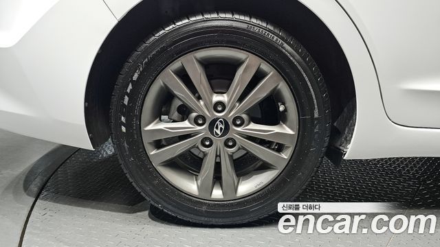 Hyundai AVANTE 2016 — photo 7