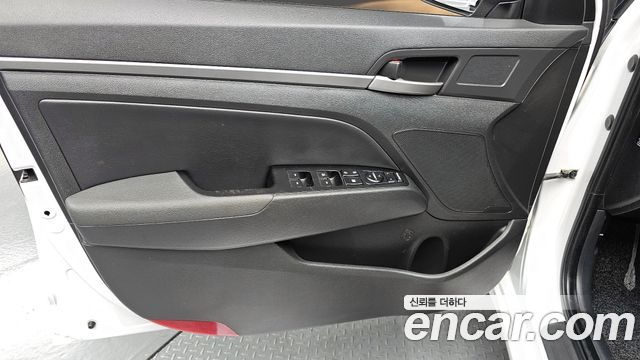 Hyundai AVANTE 2016 — photo 14