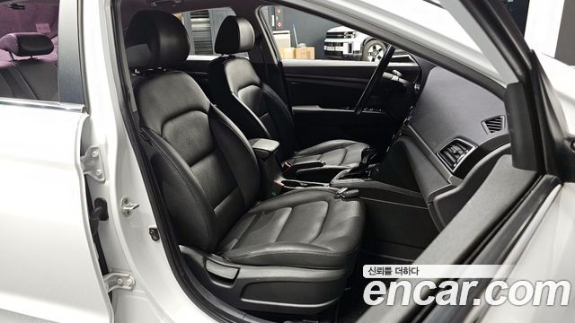 Hyundai AVANTE 2016 — photo 16