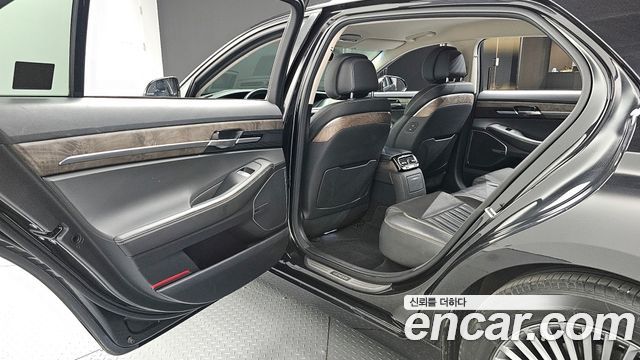 Genesis G90 2019 — photo 18