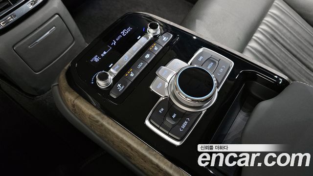 Genesis G90 2019 — photo 25