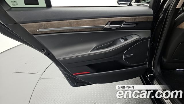 Genesis G90 2019 — photo 15