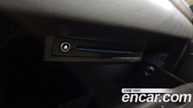 Genesis G90 2019 — photo 30