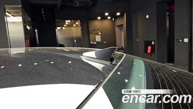 Genesis G90 2019 — photo 37