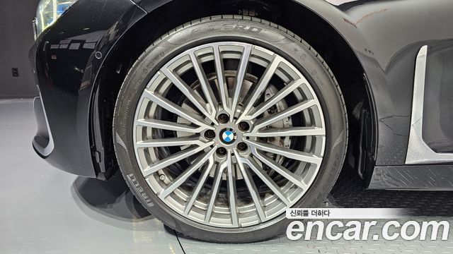 BMW 7-Series 2020 — photo 18