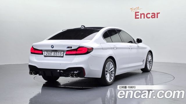 BMW 5-Series 2019 — photo 2