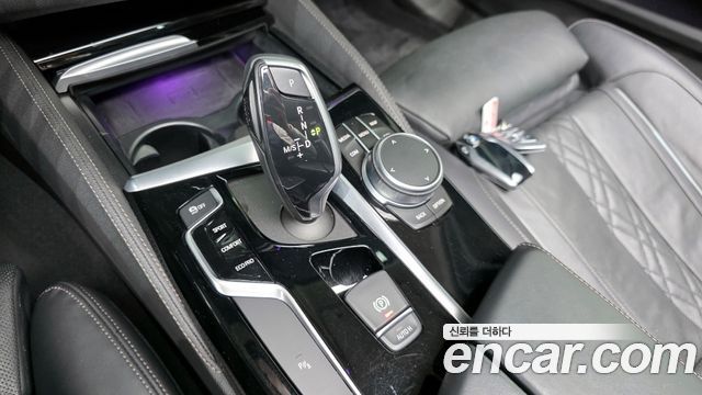 BMW 5-Series 2019 — photo 12