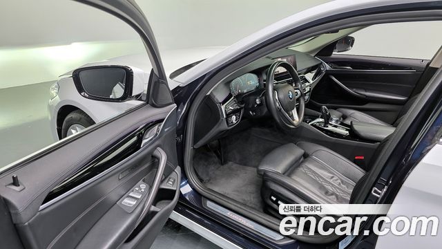 BMW 5-Series 2019 — photo 13