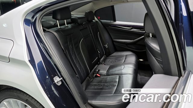 BMW 5-Series 2019 — photo 17