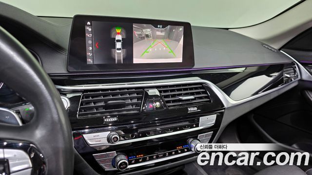 BMW 5-Series 2019 — photo 23