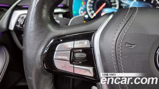 BMW 5-Series 2019 — photo 26