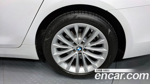BMW 5-Series 2019 — photo 7