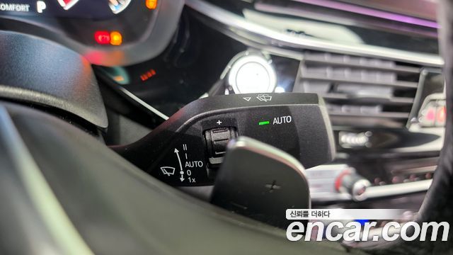 BMW 5-Series 2019 — photo 27