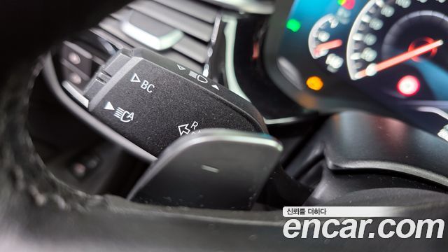 BMW 5-Series 2019 — photo 28