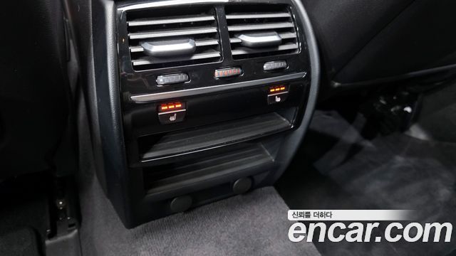 BMW 5-Series 2019 — photo 29
