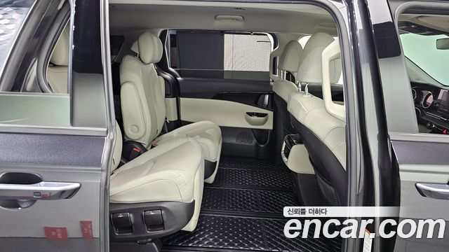 Kia Canival 2021 — photo 17
