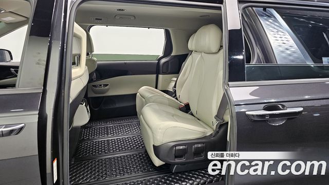 Kia Canival 2021 — photo 18