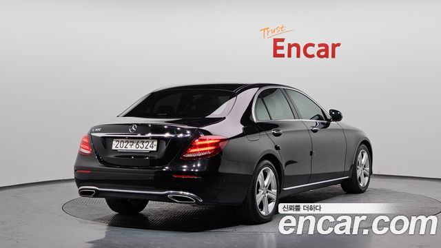Mercedes-Benz E-Class 2017 — photo 2