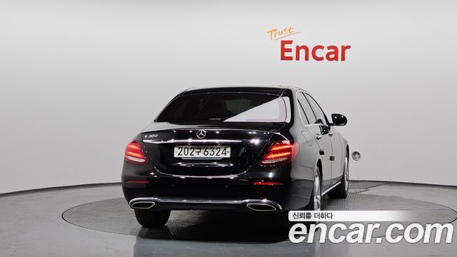 Mercedes-Benz E-Class 2017 — photo 4