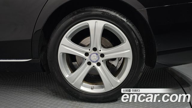 Mercedes-Benz E-Class 2017 — photo 5